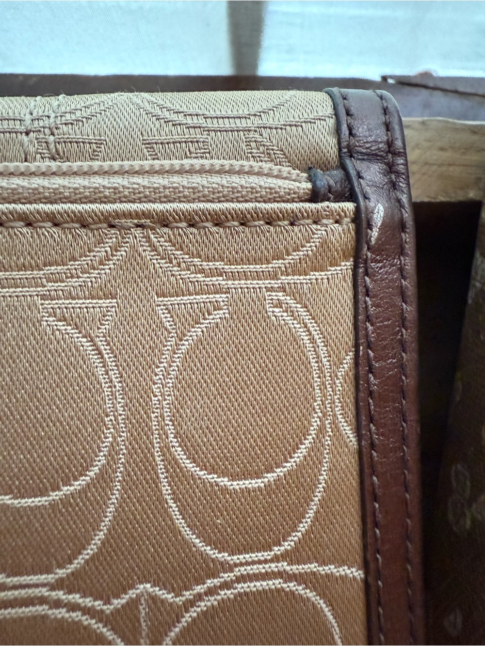 Coach Signature Canvas Turnlock Wallet - Khaki Brown EUC - Picture 5 of 12
